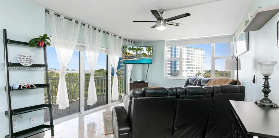 Condominio en Hollywood, Florida, 2 dormitorios  № 1282526