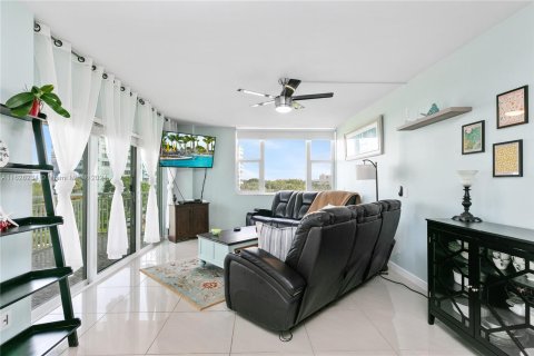 Copropriété à vendre à Hollywood, Floride: 2 chambres, 124.86 m2 № 1282526 - photo 11