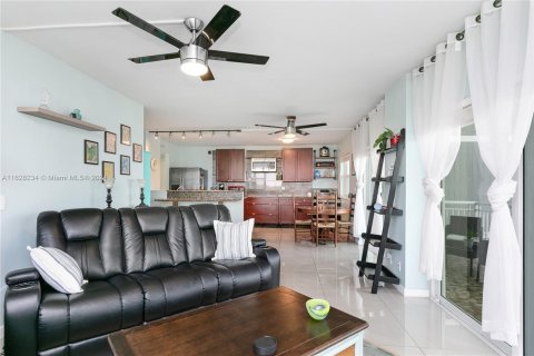 Copropriété à vendre à Hollywood, Floride: 2 chambres, 124.86 m2 № 1282526 - photo 10