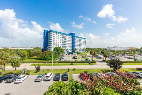 Condo in Hollywood, Florida, 2 bedrooms  № 1282526 - photo 19