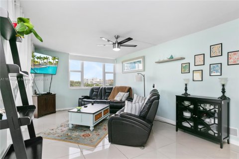 Copropriété à vendre à Hollywood, Floride: 2 chambres, 124.86 m2 № 1282526 - photo 12