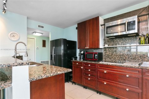 Condo in Hollywood, Florida, 2 bedrooms  № 1282526 - photo 7