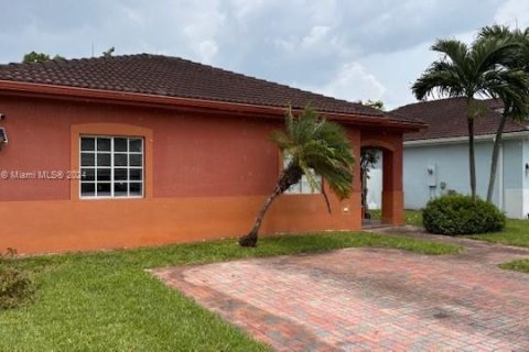 Casa en venta en Cutler Bay, Florida, 4 dormitorios, 169.08 m2 № 1315663 - foto 2