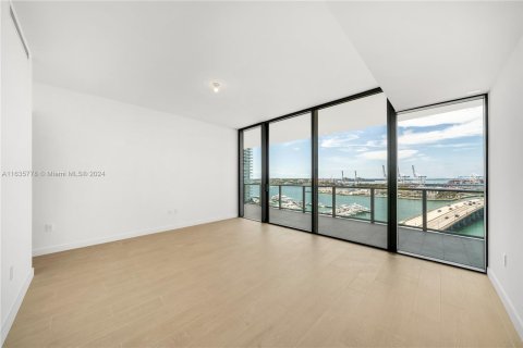 Condo in Miami Beach, Florida, 3 bedrooms  № 1315665 - photo 6