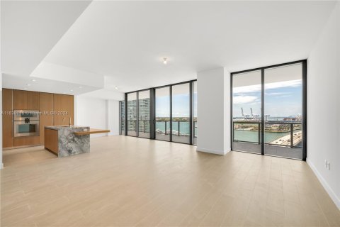 Condo in Miami Beach, Florida, 3 bedrooms  № 1315665 - photo 1