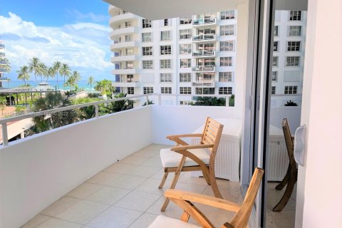 Apartamento en alquiler en Miami Beach, Florida, 2 dormitorios, 126.35 m2 № 135361 - foto 19