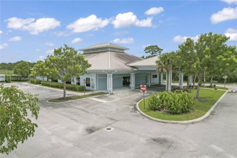 Commercial property in St. Lucie, Florida № 1232633 - photo 4