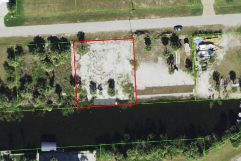 Terreno en venta en Punta Gorda, Florida № 1112887 - foto 1