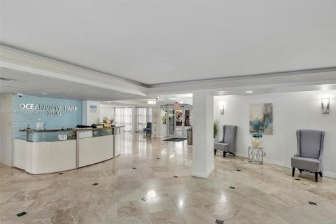 Copropriété à vendre à Hallandale Beach, Floride: 3 chambres, 132.85 m2 № 1316045 - photo 2