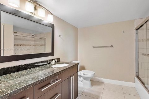 Condo in Hallandale Beach, Florida, 3 bedrooms  № 1316045 - photo 12