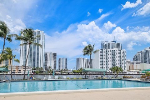 Condominio en venta en Hallandale Beach, Florida, 3 dormitorios, 132.85 m2 № 1316045 - foto 23