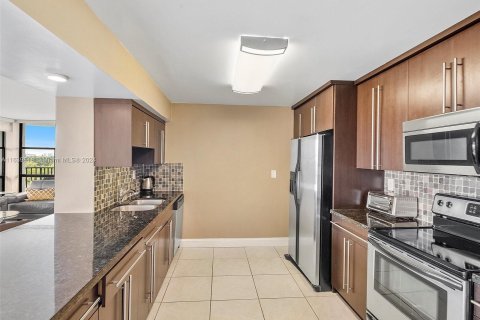 Copropriété à vendre à Hallandale Beach, Floride: 3 chambres, 132.85 m2 № 1316045 - photo 7