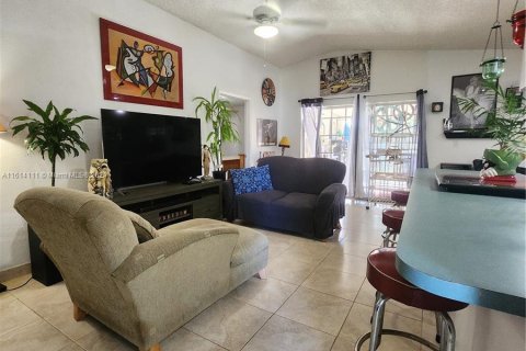 House in Miami, Florida 3 bedrooms, 108.42 sq.m. № 1235923 - photo 11