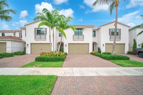 Townhouse in Boca Raton, Florida 3 bedrooms, 197.97 sq.m. № 1332949 - photo 2