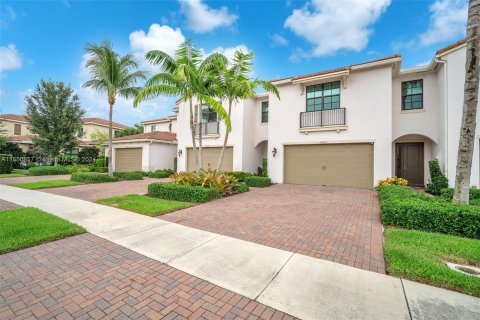 Townhouse in Boca Raton, Florida 3 bedrooms, 197.97 sq.m. № 1332949 - photo 1