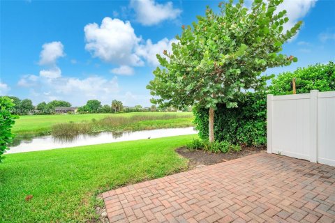 Townhouse in Boca Raton, Florida 3 bedrooms, 197.97 sq.m. № 1332949 - photo 24