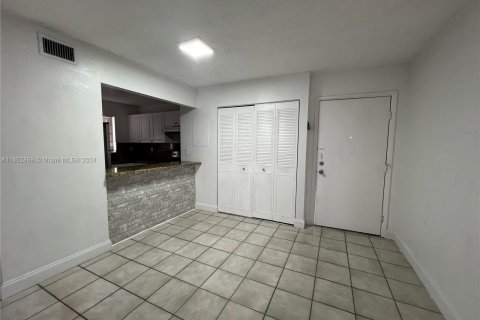 Copropriété à louer à Miami, Floride: 2 chambres, 95.32 m2 № 1356963 - photo 2