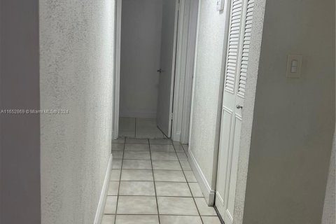 Condominio en alquiler en Miami, Florida, 2 dormitorios, 95.32 m2 № 1356963 - foto 10