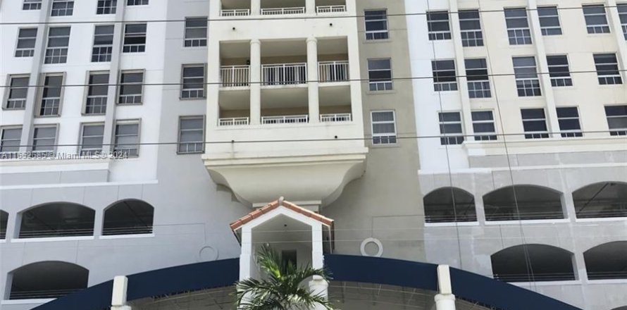 Condominio en Miami, Florida, 1 dormitorio  № 1356964