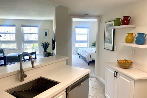 Condominio en alquiler en Miami, Florida, 1 dormitorio, 69.68 m2 № 1356964 - foto 11