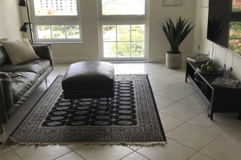 Condominio en alquiler en Miami, Florida, 1 dormitorio, 69.68 m2 № 1356964 - foto 8