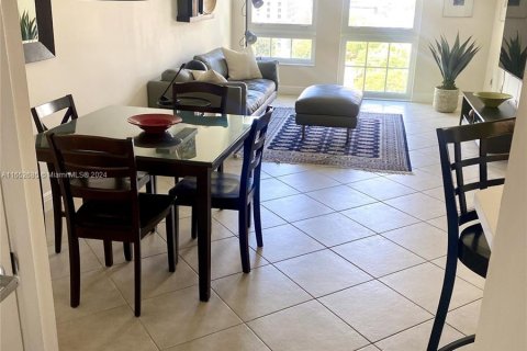 Condo in Miami, Florida, 1 bedroom  № 1356964 - photo 4