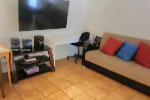 Condo in Miami, Florida, 1 bedroom  № 1138606 - photo 5