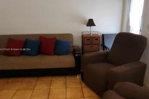 Condo in Miami, Florida, 1 bedroom  № 1138606 - photo 11