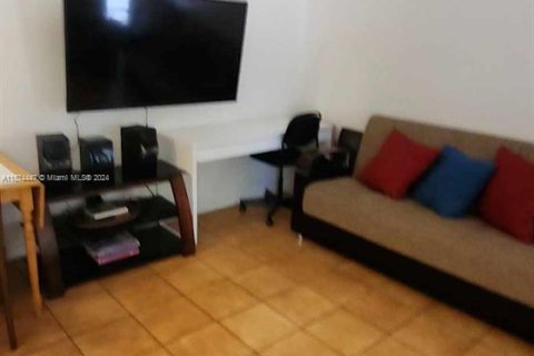 Condo in Miami, Florida, 1 bedroom  № 1138606 - photo 6