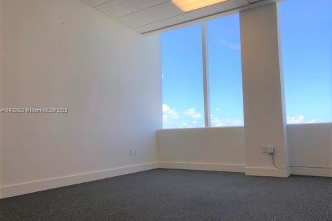 Commercial property in Miami, Florida № 855808 - photo 23