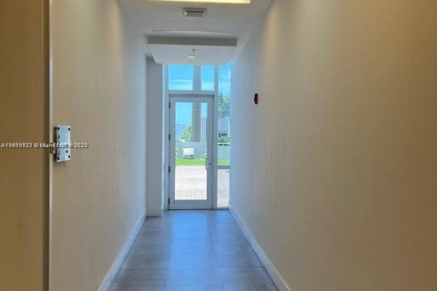 Commercial property in Miami, Florida № 855808 - photo 5