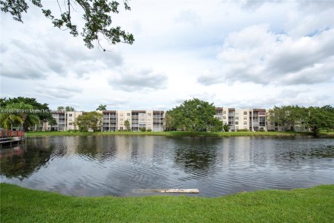 Copropriété à vendre à Davie, Floride: 2 chambres, 102.19 m2 № 1221014 - photo 1