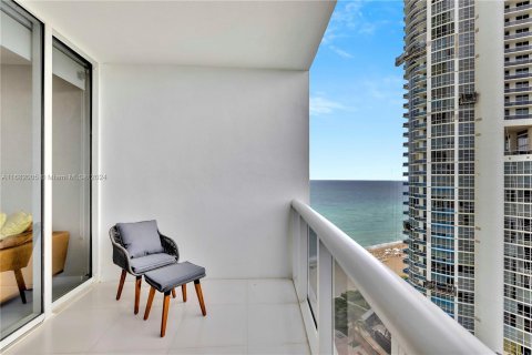 Condo in Sunny Isles Beach, Florida, 2 bedrooms  № 1413805 - photo 8