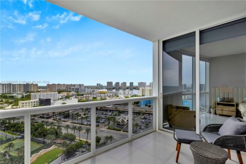 Condo in Sunny Isles Beach, Florida, 2 bedrooms  № 1413805 - photo 9