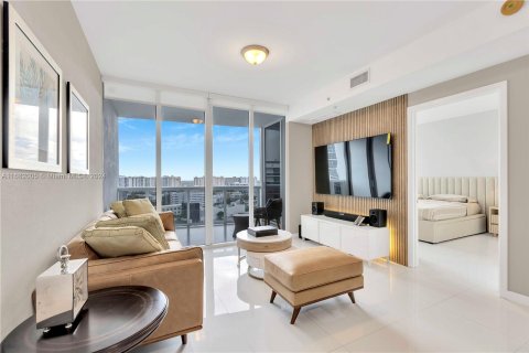 Condo in Sunny Isles Beach, Florida, 2 bedrooms  № 1413805 - photo 4