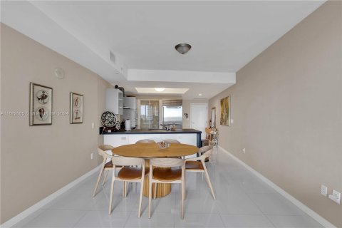 Condo in Sunny Isles Beach, Florida, 2 bedrooms  № 1413805 - photo 13