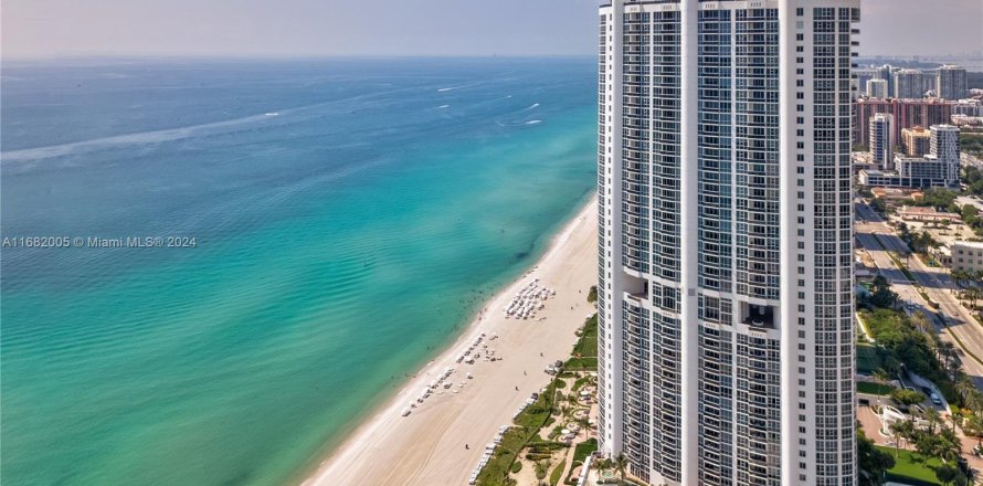 Condo in Sunny Isles Beach, Florida, 2 bedrooms  № 1413805