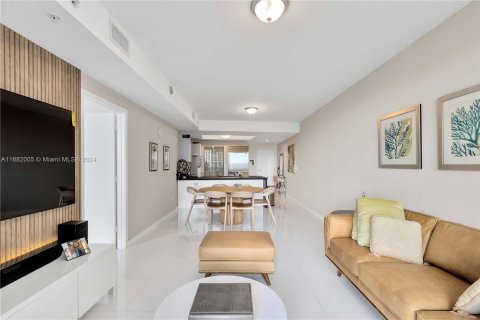 Condo in Sunny Isles Beach, Florida, 2 bedrooms  № 1413805 - photo 6