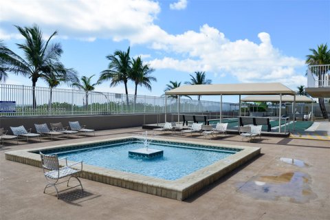 Condominio en venta en Hallandale Beach, Florida, 3 dormitorios, 165.37 m2 № 874233 - foto 25