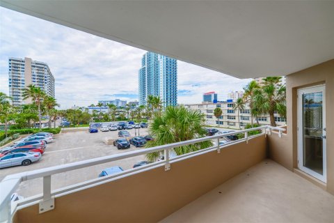 Condominio en venta en Hallandale Beach, Florida, 3 dormitorios, 165.37 m2 № 874233 - foto 21
