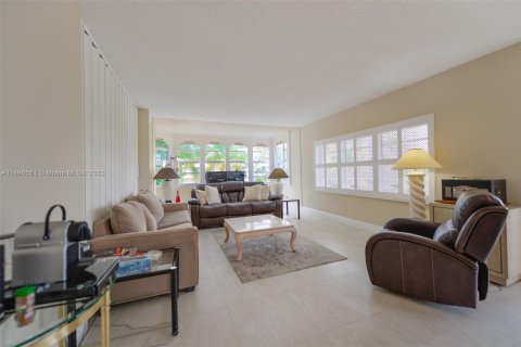 Condominio en venta en Hallandale Beach, Florida, 3 dormitorios, 165.37 m2 № 874233 - foto 3