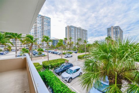 Condominio en venta en Hallandale Beach, Florida, 3 dormitorios, 165.37 m2 № 874233 - foto 22