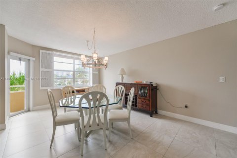 Condominio en venta en Hallandale Beach, Florida, 3 dormitorios, 165.37 m2 № 874233 - foto 6