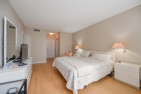 Condominio en venta en Hallandale Beach, Florida, 3 dormitorios, 165.37 m2 № 874233 - foto 17