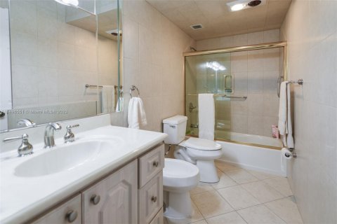 Condominio en venta en Hallandale Beach, Florida, 3 dormitorios, 165.37 m2 № 874233 - foto 18