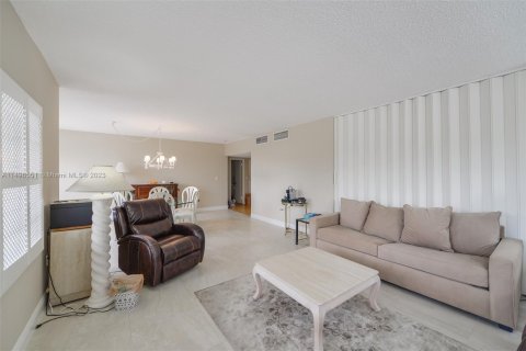 Condominio en venta en Hallandale Beach, Florida, 3 dormitorios, 165.37 m2 № 874233 - foto 5