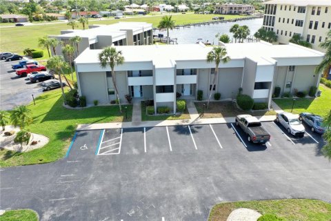 Copropriété à vendre à Punta Gorda, Floride: 2 chambres, 111.48 m2 № 1256489 - photo 1