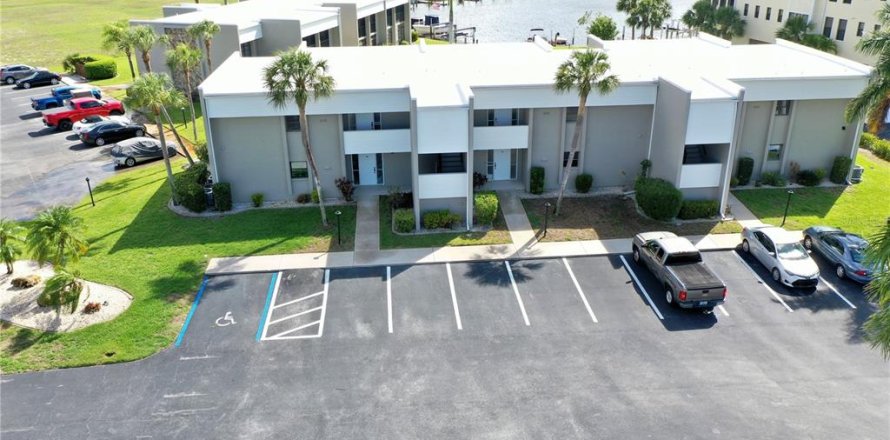 Condominio en Punta Gorda, Florida, 2 dormitorios  № 1256489