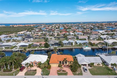 Villa ou maison à vendre à Punta Gorda, Floride: 3 chambres, 224.36 m2 № 1010374 - photo 2