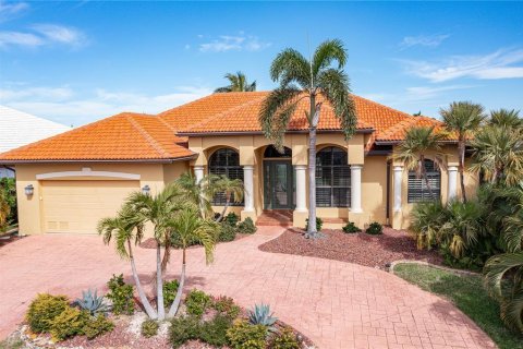 Villa ou maison à vendre à Punta Gorda, Floride: 3 chambres, 224.36 m2 № 1010374 - photo 1